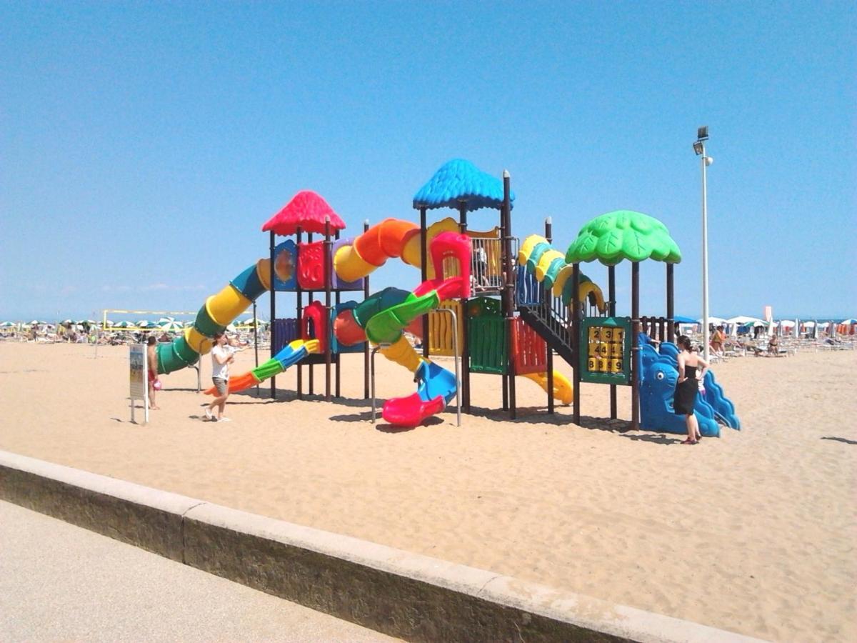 Lucerna Apartments At Sabbiadoro Beach Ліньяно-Сабб'ядоро Екстер'єр фото